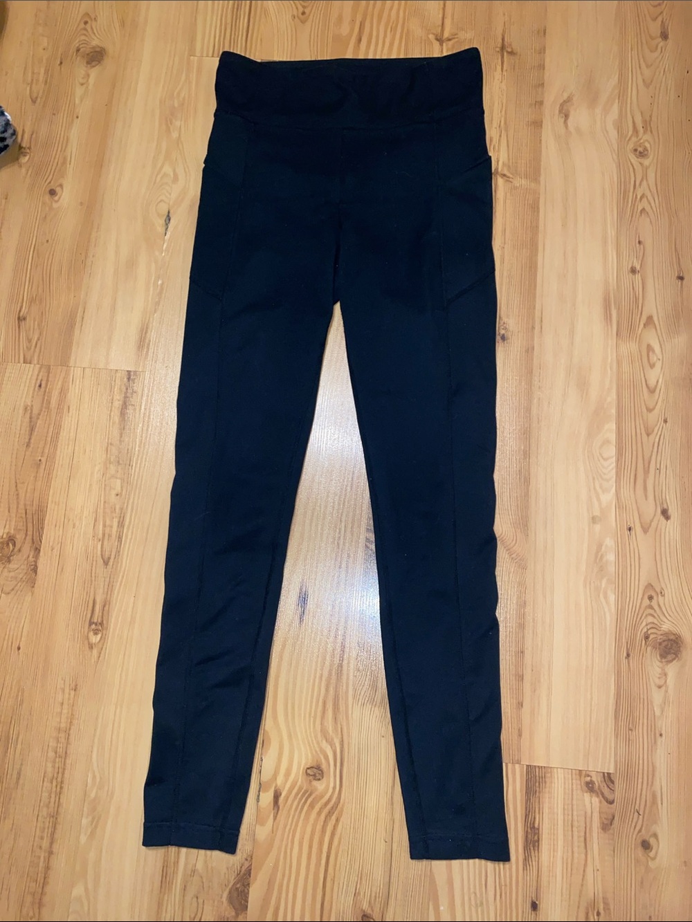 High-Rise Black Performance Leggings with Side Pockets